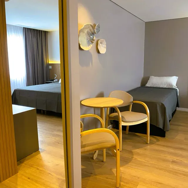 Suite Mirador 401, rincón con mesa