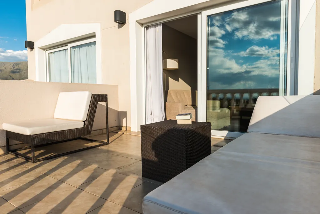 Terraza con reposeras